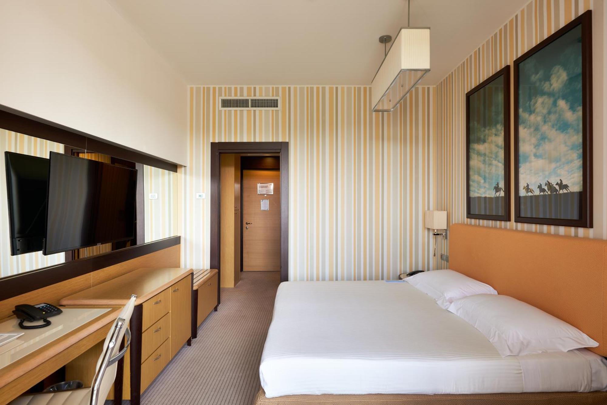 Unahotels Varèse Extérieur photo